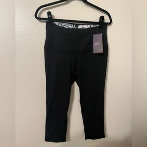 Dragon Fit Black Cropped Athletic Leggings Women's Large